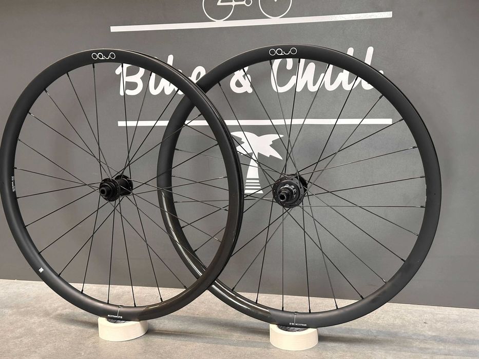 Zestaw karbonowych kół gravelowych OQUO rc25 team