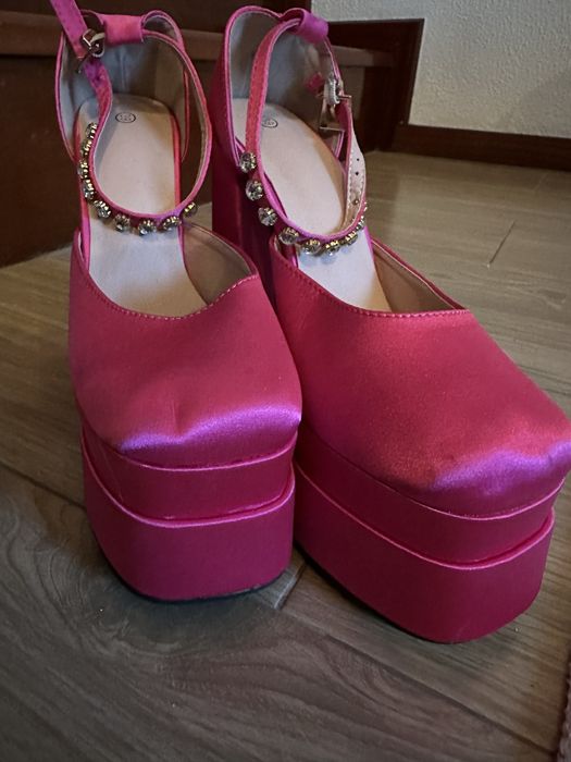 Sapatos de salto