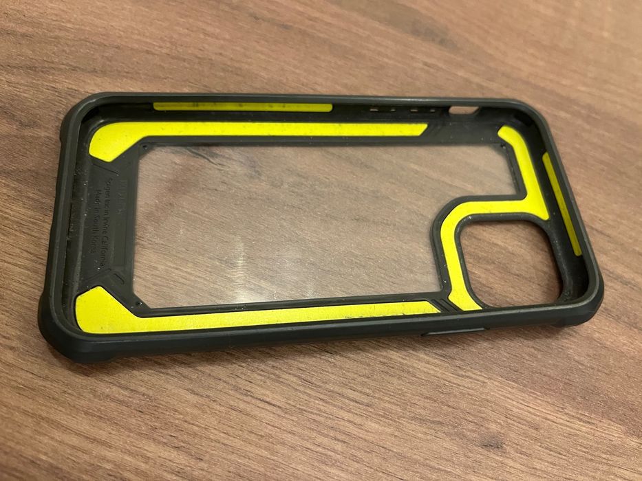 iPhone 11 Pro 64GB case spigen