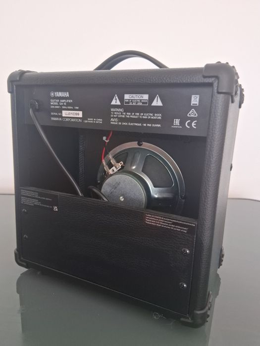 Amplificador Yamaha de guitarra e microfone