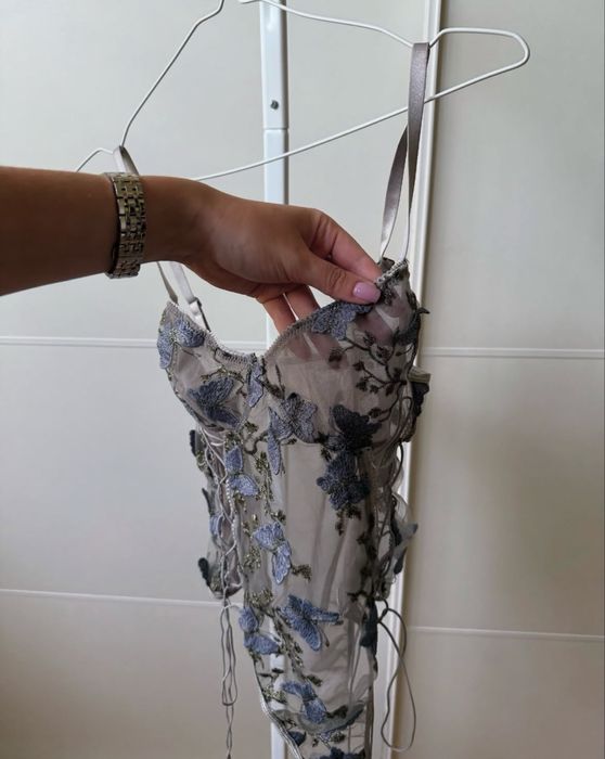 Класний боді з метеликами, М