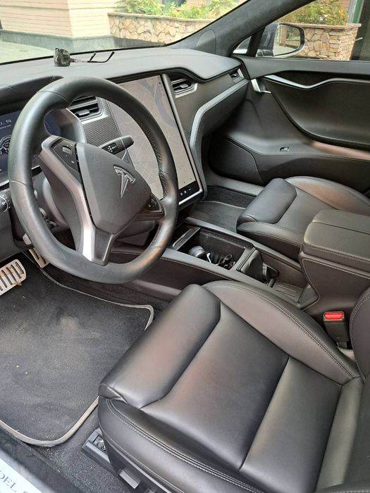 Продаю Tesla Model S 2020