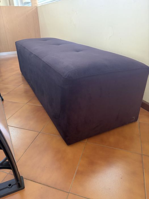 Banqueta em veludo preto   4 lugatres  bom estado