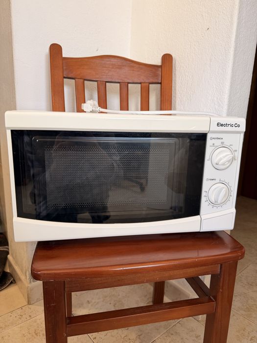 Micro-ondas Electric Co. – Branco