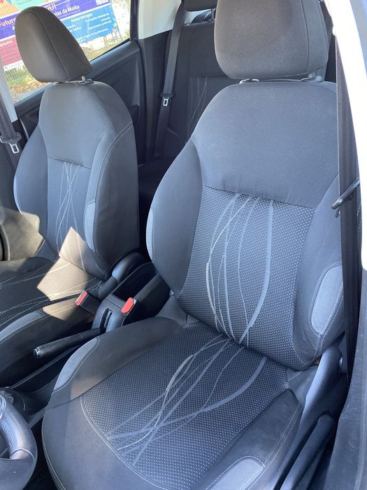 Peugeot 208 com 64mil km