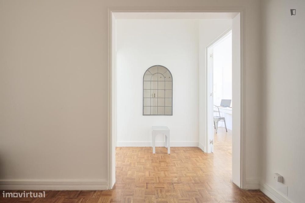 Quarto - localizado em Entrecampos Lisbon