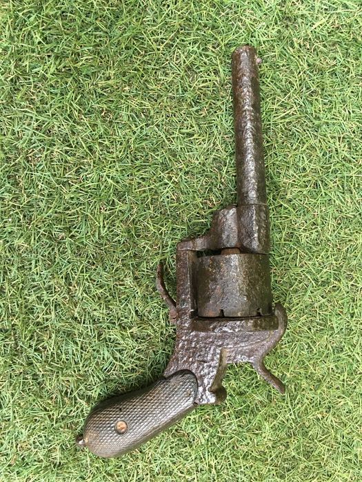 Revolver antigo obsoleto, para coleção