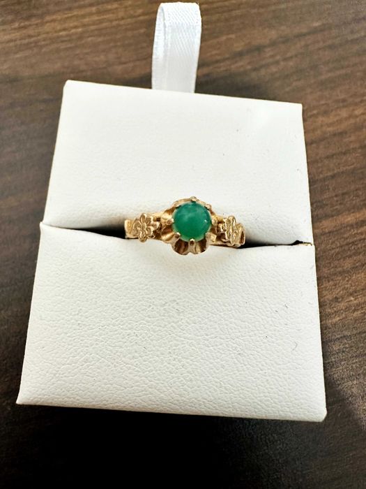 Złoty pierścionek z zielonym kamieniem! R. 9 / Pr. 583 / 2.70g