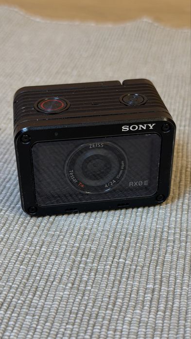 Відеокамера sony rxom 2