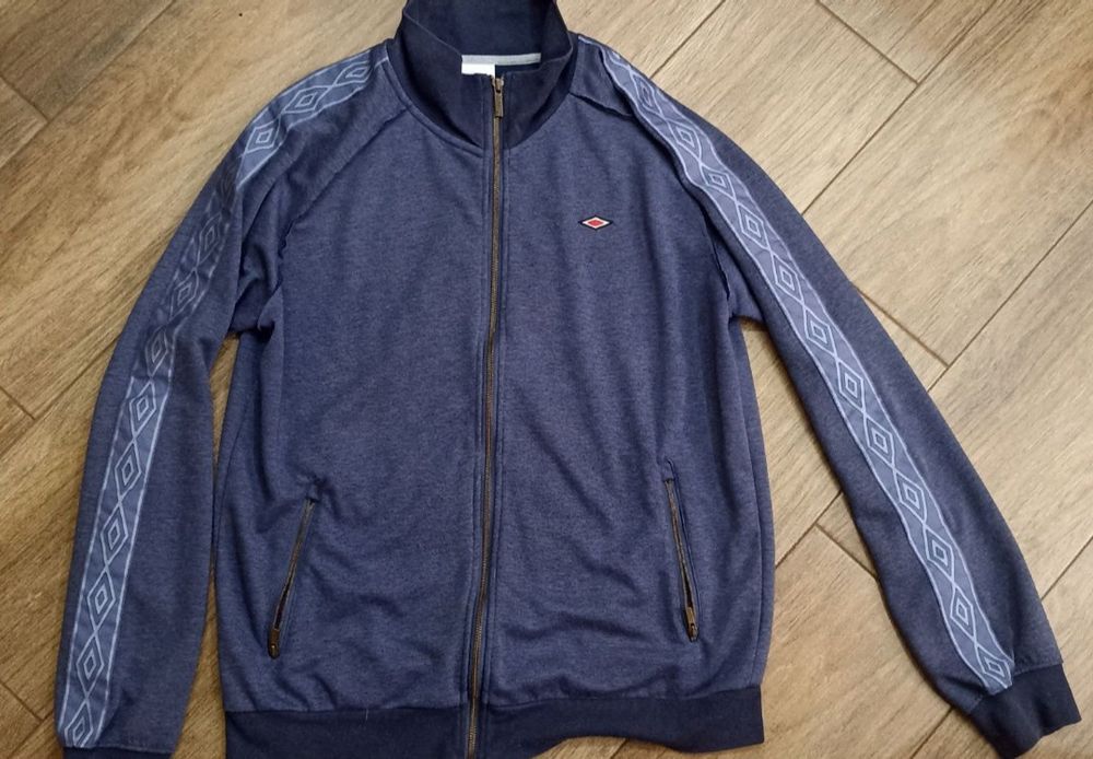 Продам кофту Umbro на лампасах