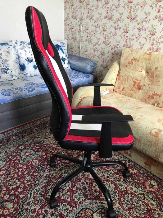 геймерское компьютерное кресло