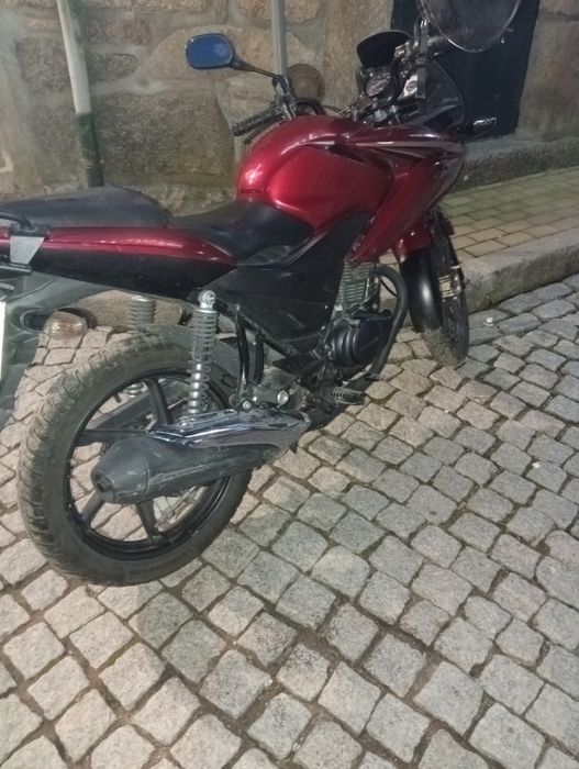 Vendo mota 125 com documentos