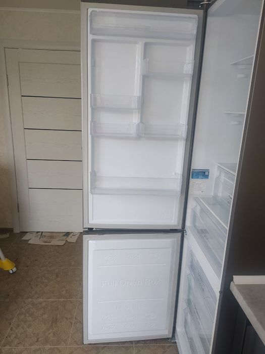 Холодильник Самсунг 185см. Был в использовании 3 месяца.