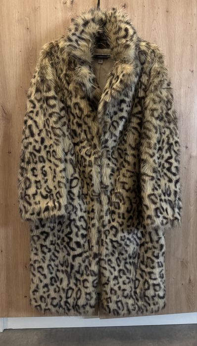 Розпродаж леопардового верхнього одягу