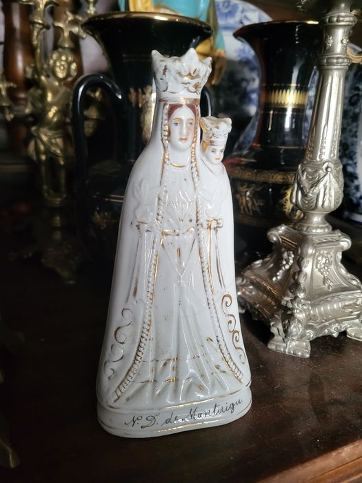 Maryja z Montaigu Matka Boska z porcelany