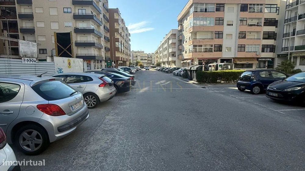 Apartamento T1 à venda Perto da Praia da Amorosa