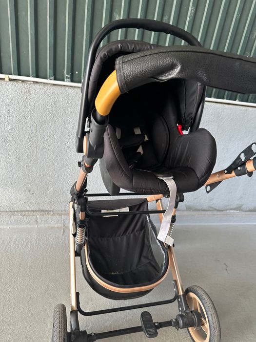 Carro de bebé preto