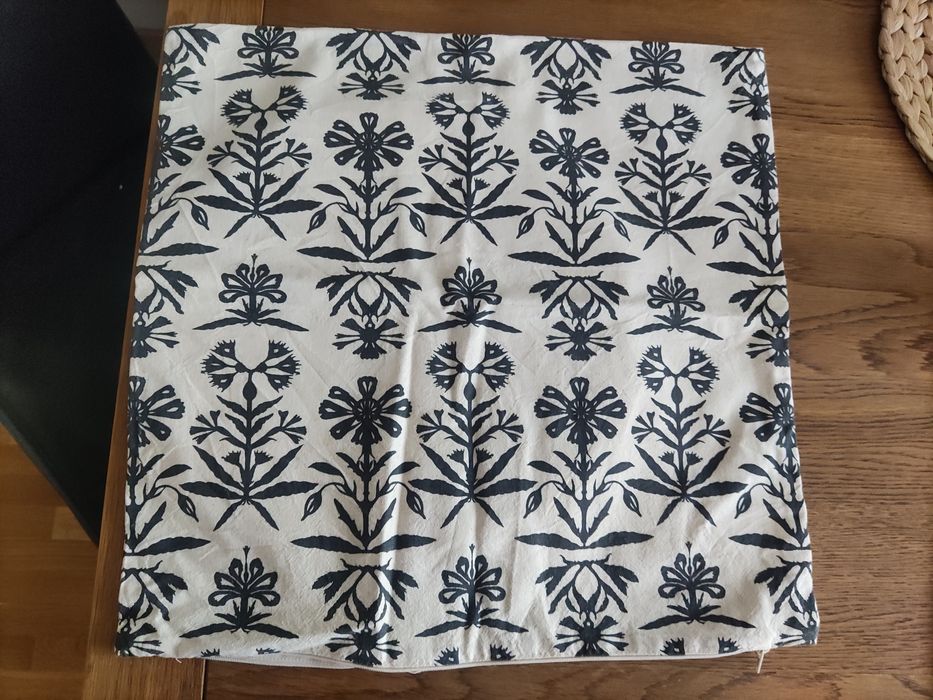 Poszewki ozdobneHM HOME biel czerń kwiaty bawełna