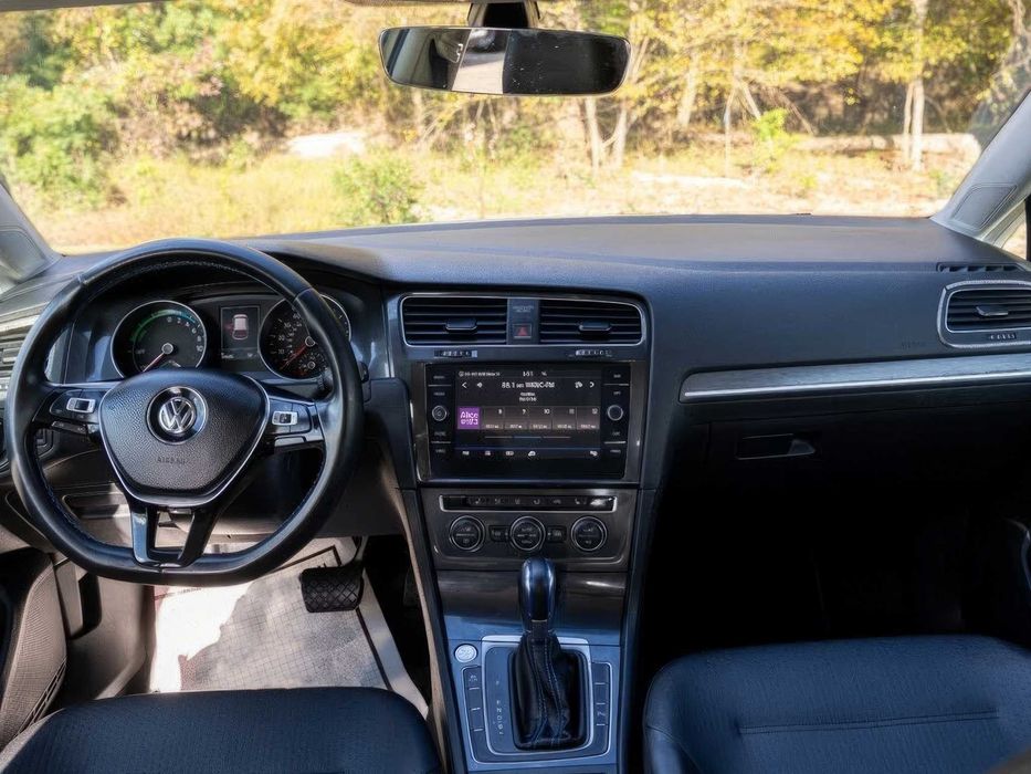 Volkswagen e-Golf SEL      2017