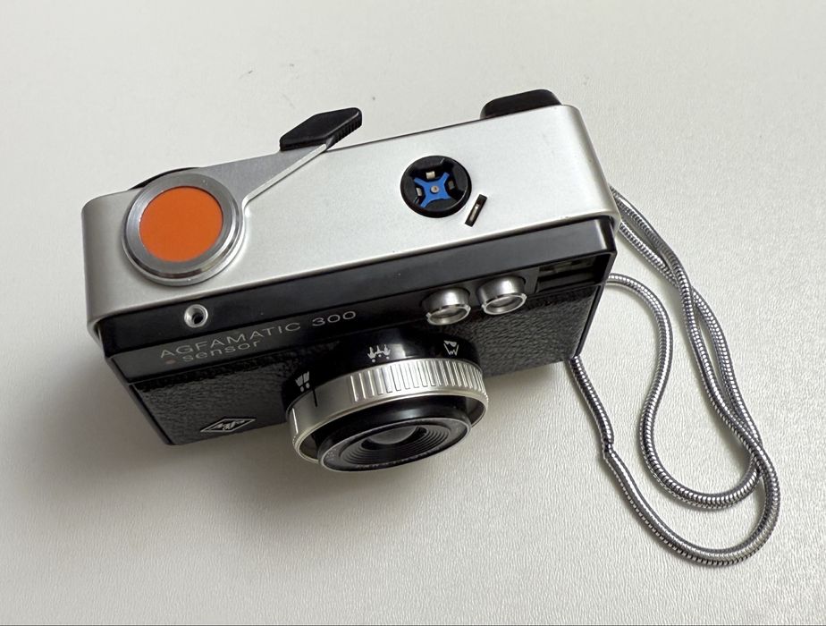 Stary zabytkowy aparat fotograficzny Agfamatic 300 sensor