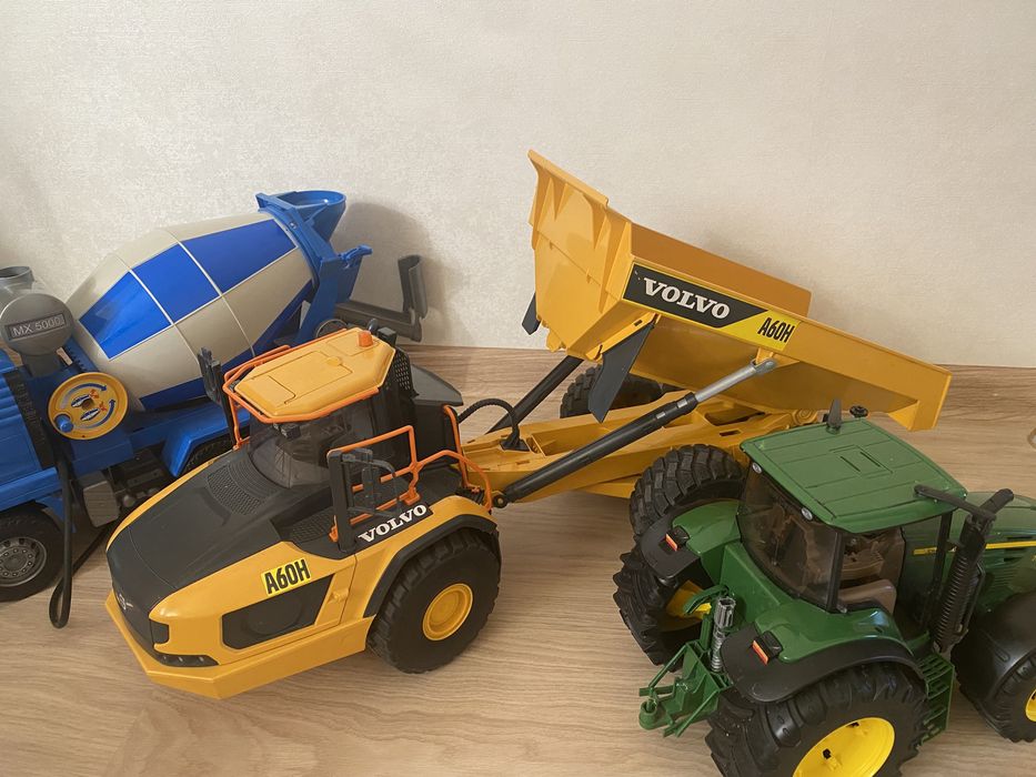 Самоскид самосвал брудер чудовий подарунок ідеальний новий стан