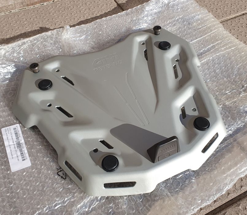 Base/suporte universal Givi Trekker outback