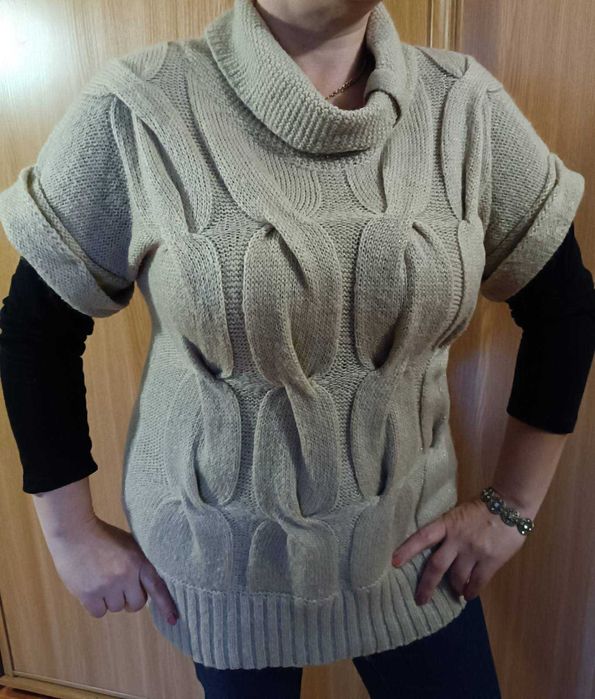 Дуже м'якенька, тепла, в'язана жіноча жилетка, безрукавка, кофта.