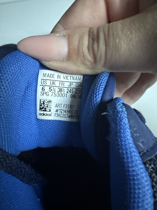 Аdidas кросівки 38 розмір