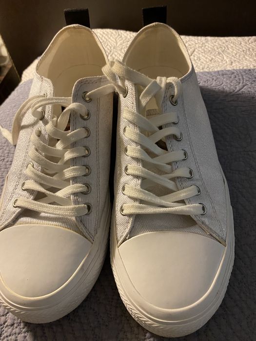 Ténis Guess lindos para o verão