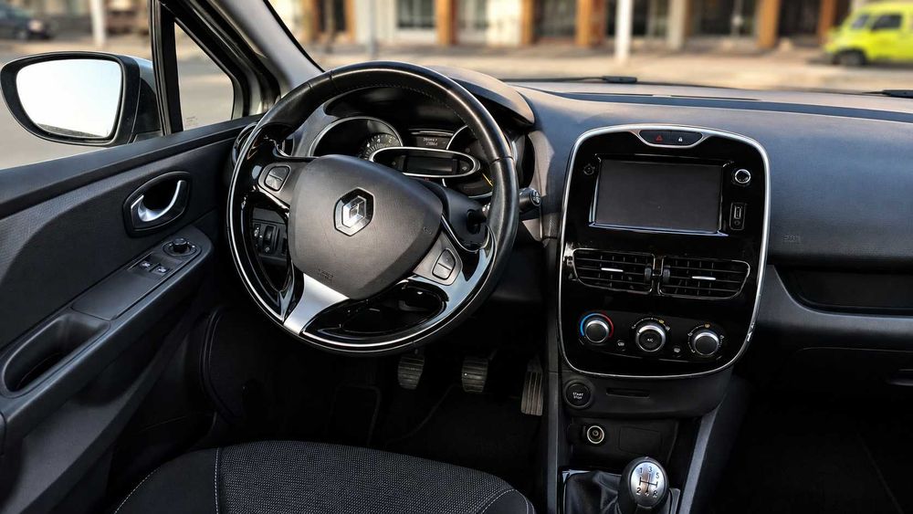 Renault Clio IV 1.5 dCi Confort | Diesel | 2015 | 184.947 km | Portimão