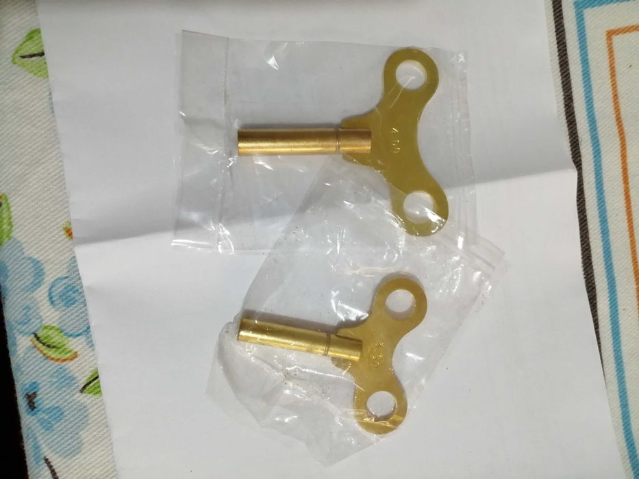 Chaves para antigos relógios de mesa e parede e de pé