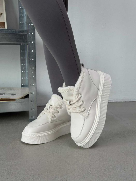 Жіночі шкіряні  зимні черевики на платформі