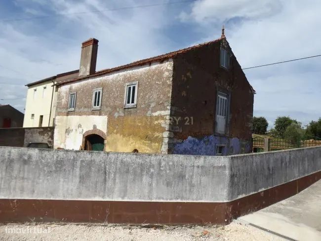 Moradia em ruínas para reconstrução — Maçãs de Dona Maria, Leiria