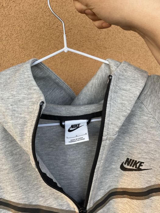 Fato de treino nike tech femenino, muito pouco uso, em otimo estado.