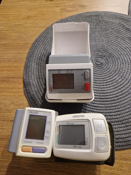 Zestaw cisnieniomierzy na nadgarstek  PRL.