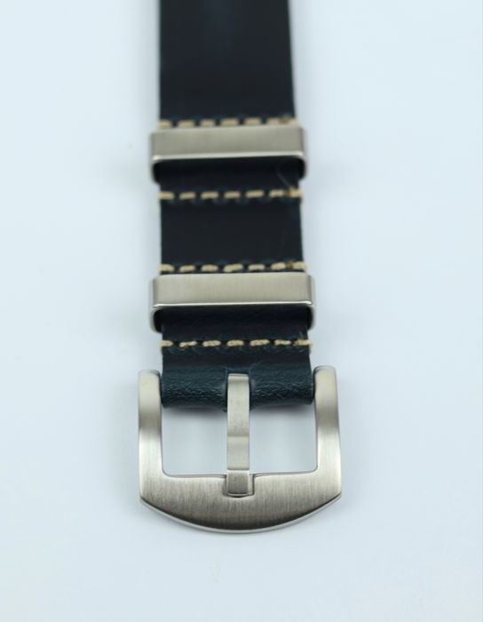 Skórzany pasek do zegarka typu Nato w kolorze granatowym (20 mm)