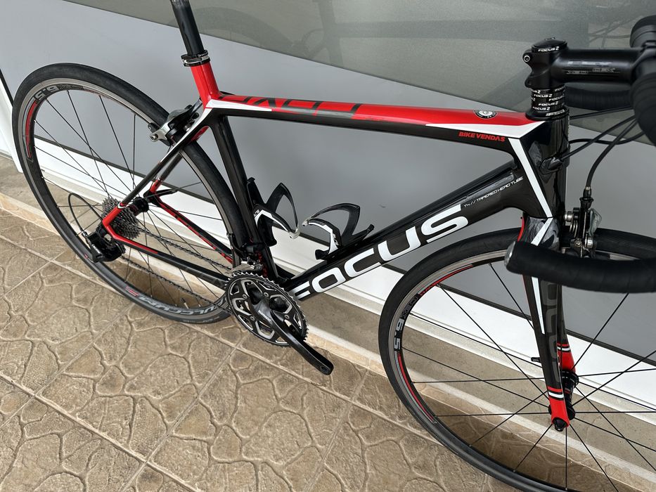 Bicicleta de estrada em carbono