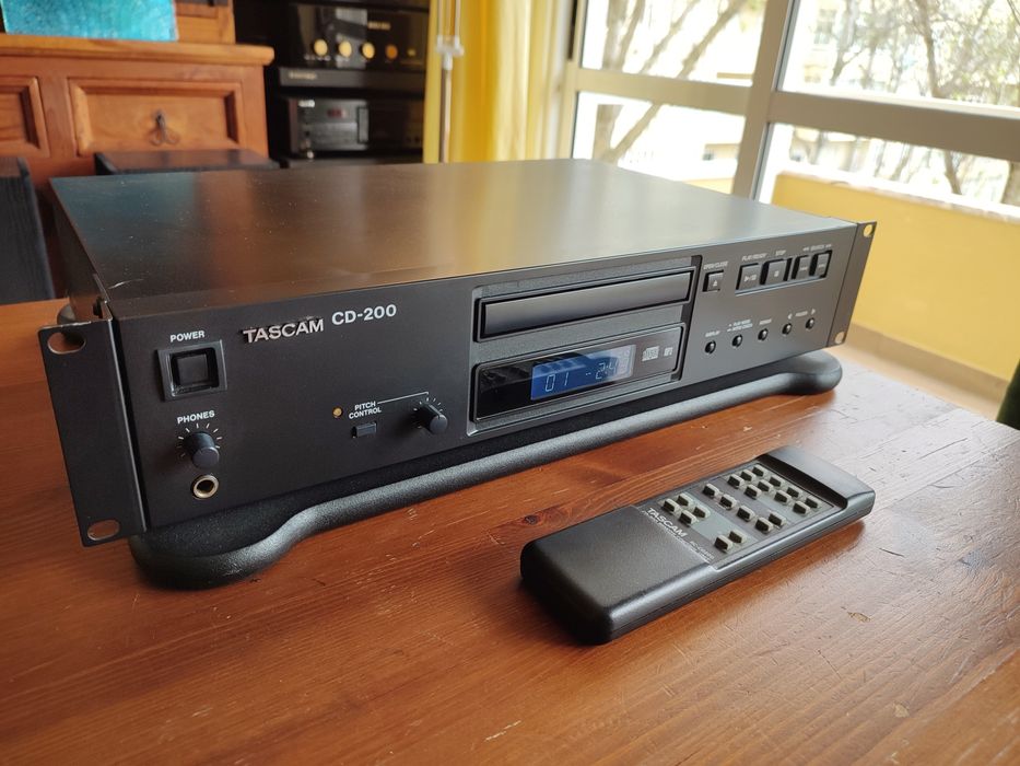 Tascam CD-200 – High-Quality CD Player Highly Valued!64409482923651120