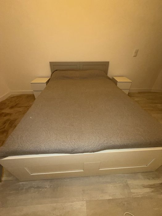 Cama 140x200 com arrumação + 2 mesas de cabeceira
