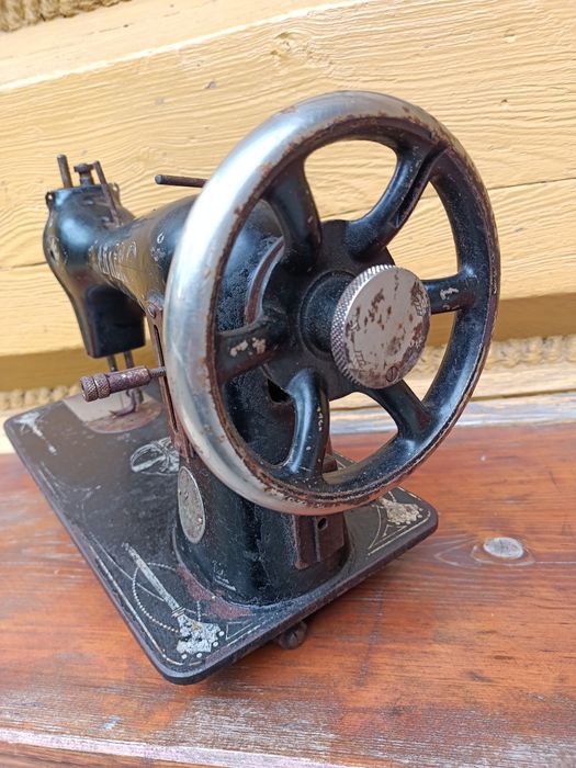 Stara maszyna do szycia, Anker