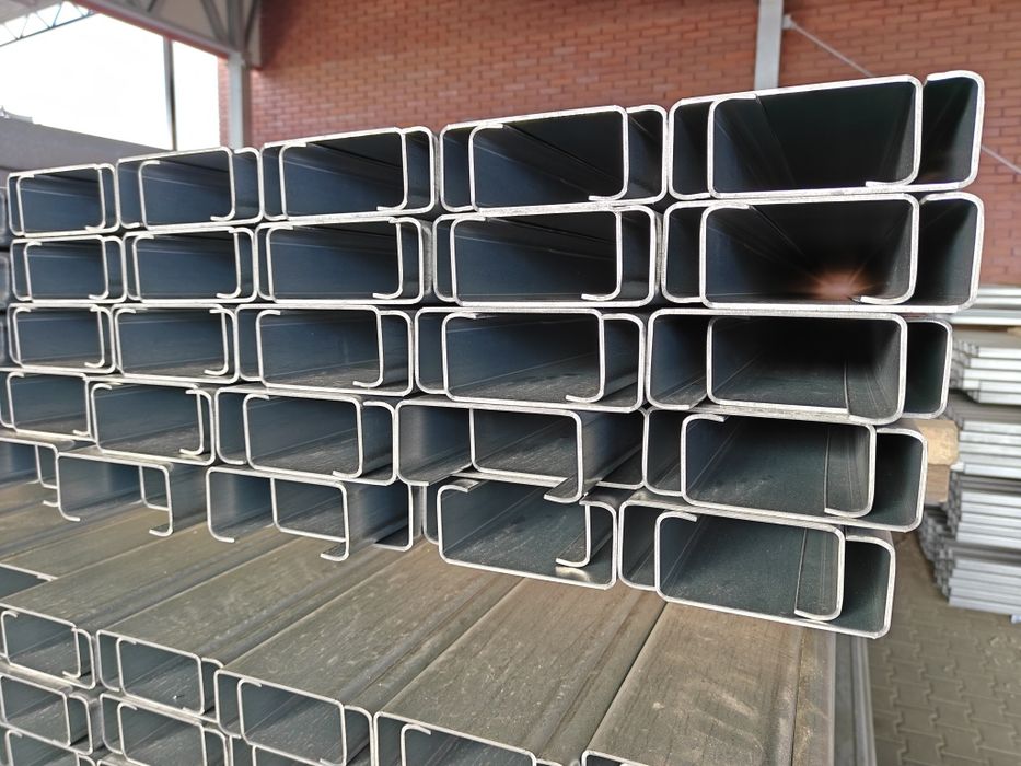 Ceownik półzamknięty 120x50x2.5 fotowoltaika łata dachowa