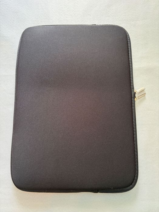 Etui na Macbooka lub laptopa czarne