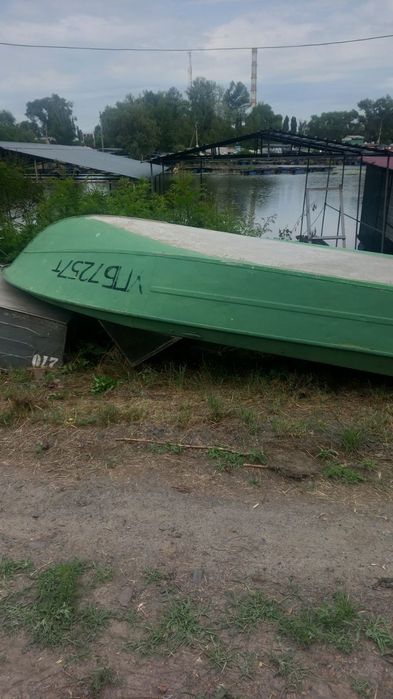 Продам човен Крим с двигуном