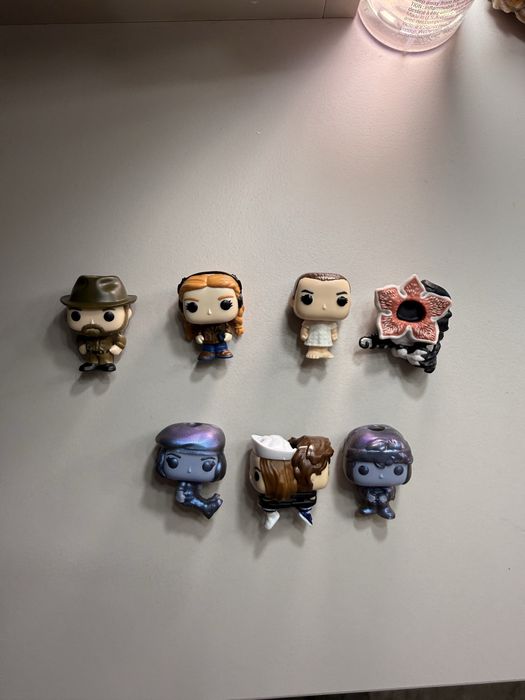 Фигурки с киндера джой,странные дела