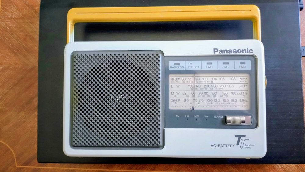 Radio Portatil Panasonic RF-545L FM/LW/MW