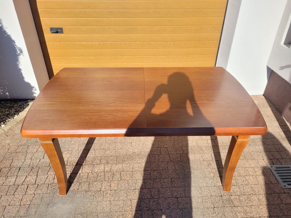 Stół drewniany rozkładany z kompletem sześciu krzeseł