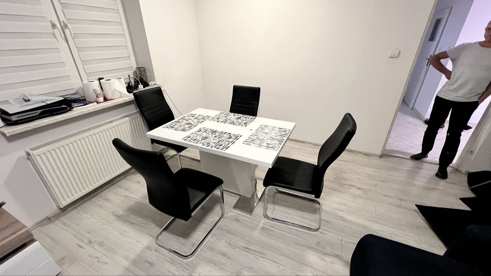 Aneks do jadalni na cztery osoby.Komplet