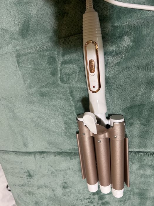 Babyliss triplo. Cor branca.