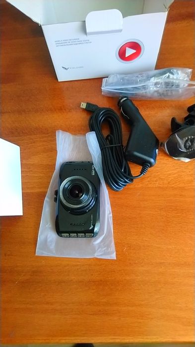 Автомобільний відеорегістратор "FALCON HD 65-LCD"