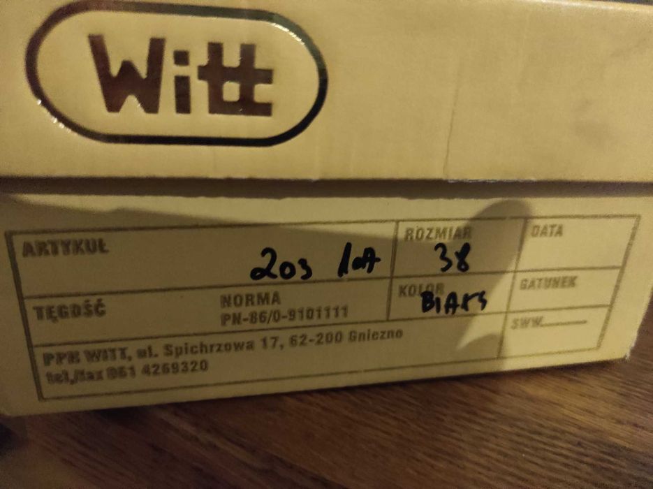 Buty ze skóry z haftem firmy Witt